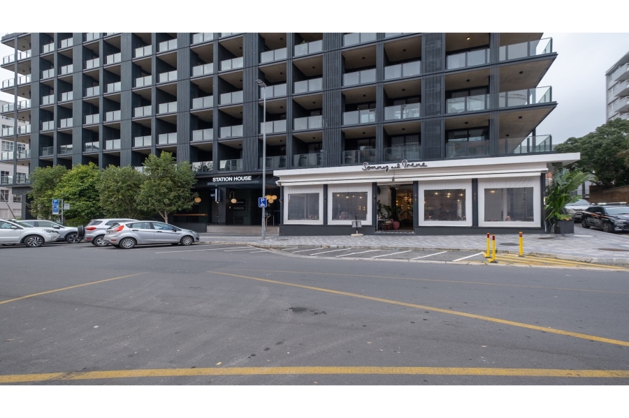 To Let 1 Bedroom Property for Rent in Sea Point Western Cape